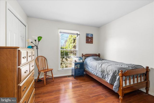 51 PEMBROKE LN, Falling Waters, WV 25419