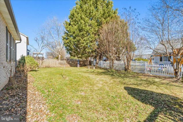 51 PEMBROKE LN, Falling Waters, WV 25419