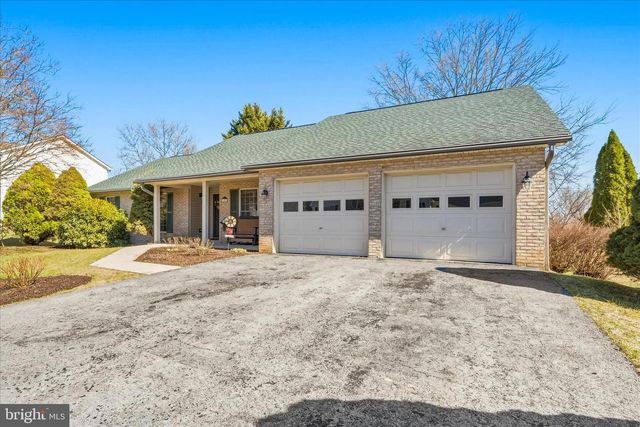 51 PEMBROKE LN, Falling Waters, WV 25419