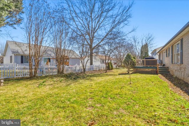 51 PEMBROKE LN, Falling Waters, WV 25419