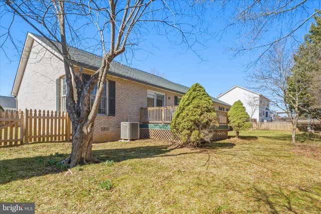 51 PEMBROKE LN, Falling Waters, WV 25419