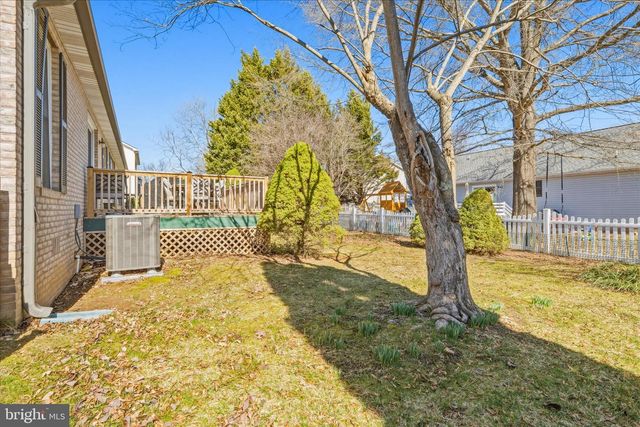 51 PEMBROKE LN, Falling Waters, WV 25419
