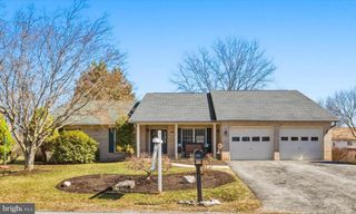 51 PEMBROKE LN, Falling Waters, WV 25419