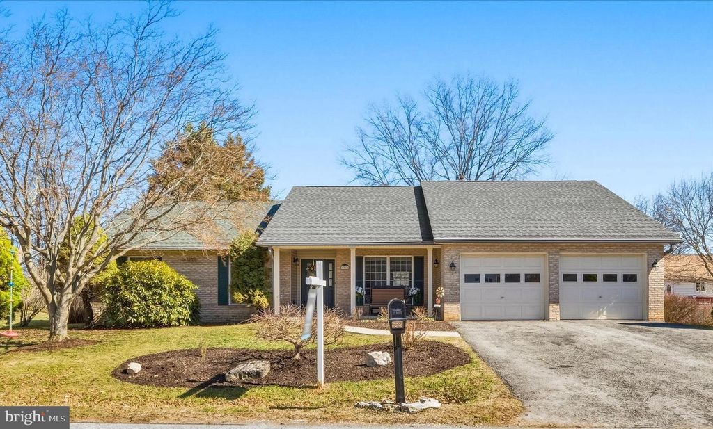 51 PEMBROKE LN, Falling Waters, WV 25419