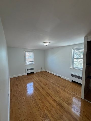 632 West Roxbury Pkwy, Boston, MA 02132
