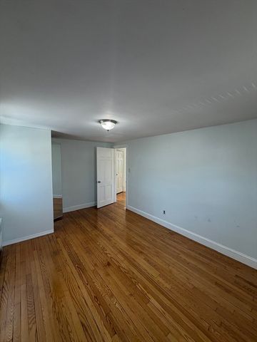 632 West Roxbury Pkwy, Boston, MA 02132