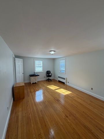632 West Roxbury Pkwy, Boston, MA 02132