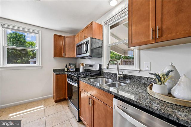 2811 SCHOOL ST, Alexandria, VA 22303