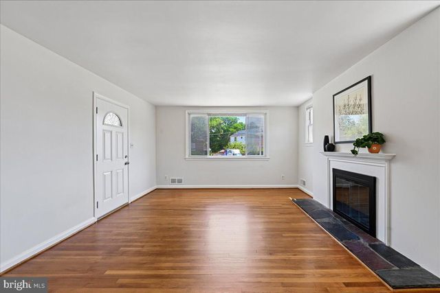 2811 SCHOOL ST, Alexandria, VA 22303