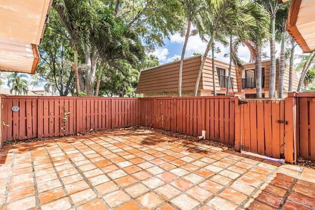 2826 SW 12th Street, Deerfield Beach, FL 33442
