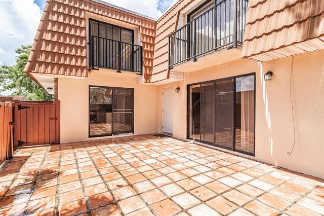 2826 SW 12th Street, Deerfield Beach, FL 33442