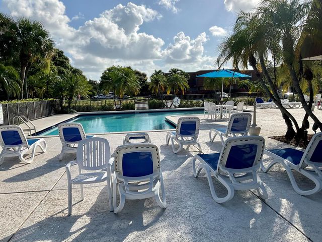 2826 SW 12th Street, Deerfield Beach, FL 33442