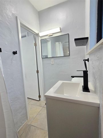 5020 E 10th Avenue, Hialeah, FL 33013