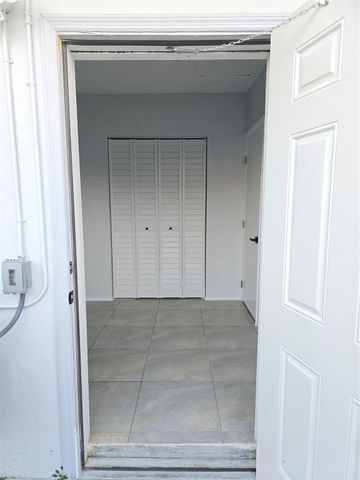 5020 E 10th Avenue, Hialeah, FL 33013