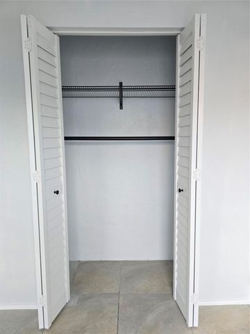 5020 E 10th Avenue, Hialeah, FL 33013