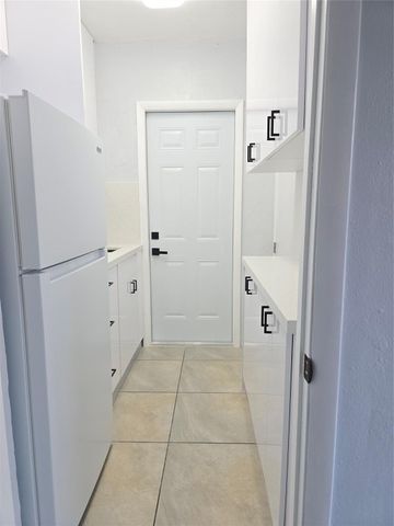 5020 E 10th Avenue, Hialeah, FL 33013