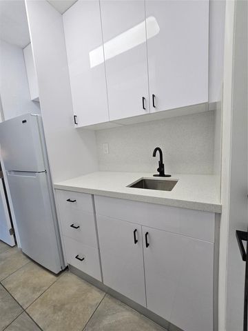 5020 E 10th Avenue, Hialeah, FL 33013