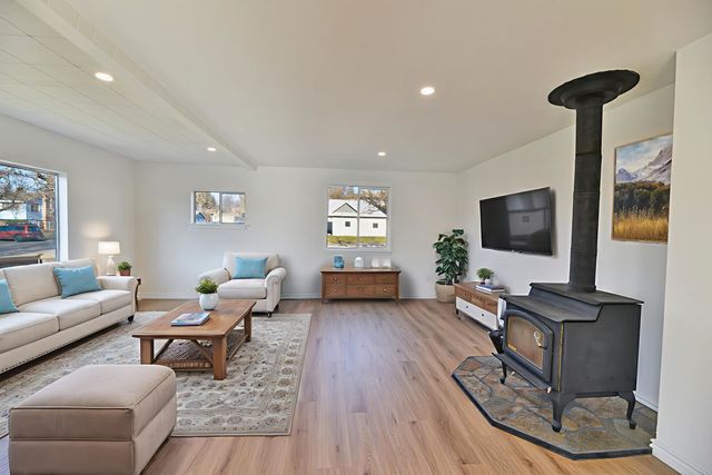 2912 N Hemlock St, Spokane, WA 99205