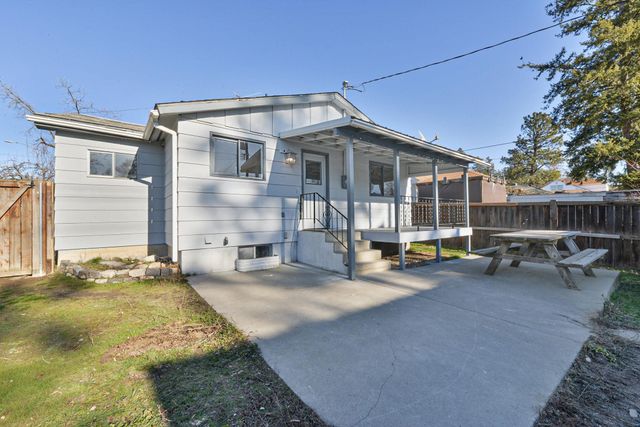 2912 N Hemlock St, Spokane, WA 99205