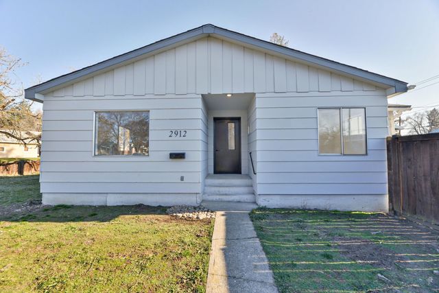 2912 N Hemlock St, Spokane, WA 99205
