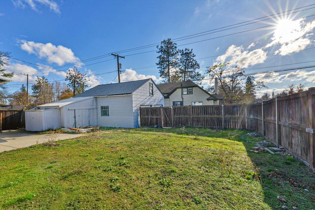 2912 N Hemlock St, Spokane, WA 99205
