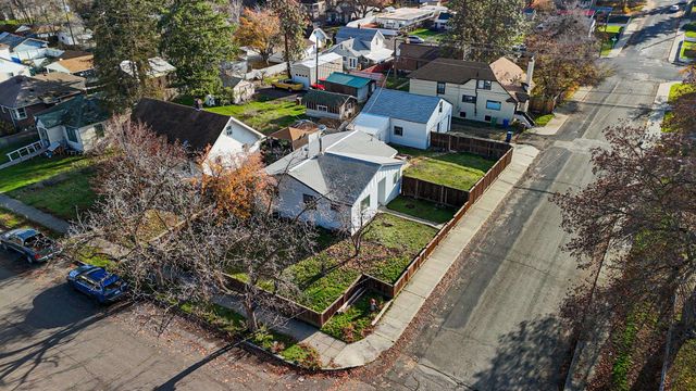 2912 N Hemlock St, Spokane, WA 99205