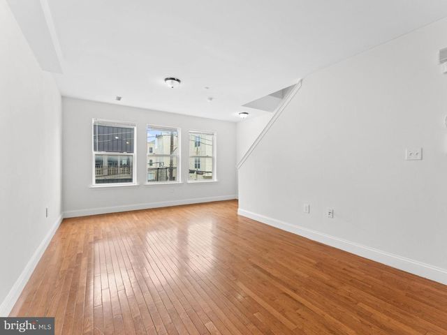 1910 N GRATZ ST, Philadelphia, PA 19121