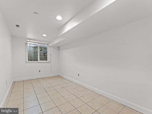 1910 N GRATZ ST, Philadelphia, PA 19121