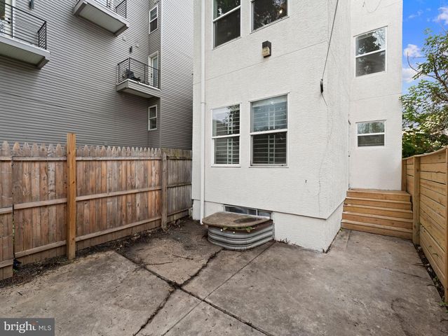 1910 N GRATZ ST, Philadelphia, PA 19121