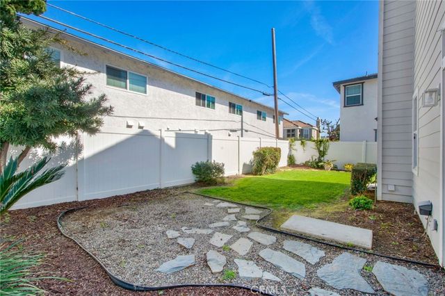 162 B Rochester, Costa Mesa, CA 92627