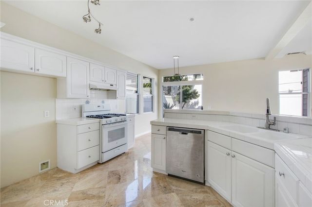 162 B Rochester, Costa Mesa, CA 92627