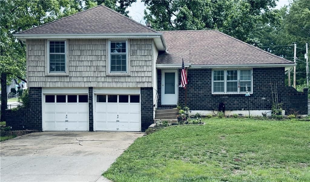 418 SW Sunset Drive, Lee's Summit, MO 64081