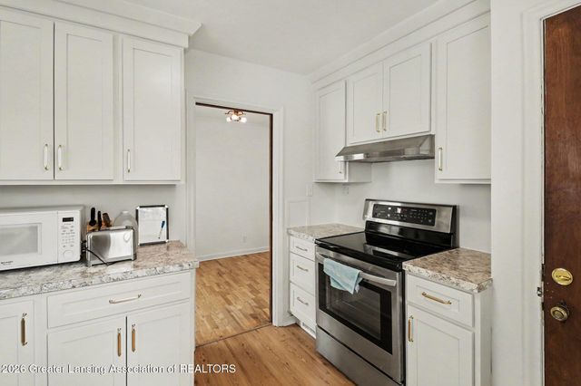 1814 Sunnyside Avenue, Lansing, MI 48910