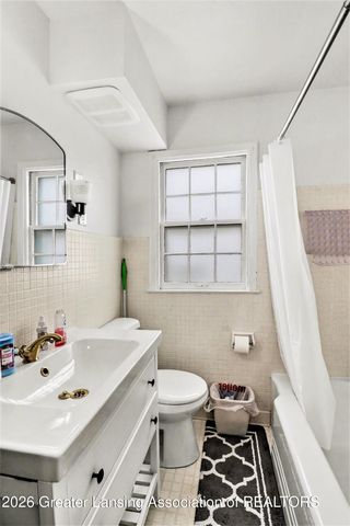 1814 Sunnyside Avenue, Lansing, MI 48910