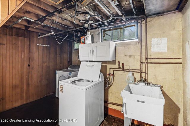 1814 Sunnyside Avenue, Lansing, MI 48910