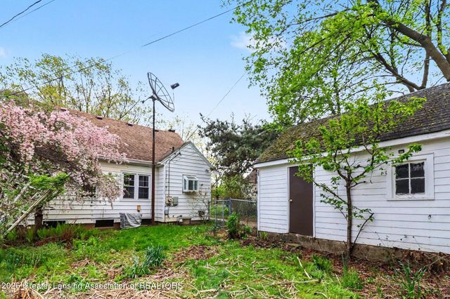 1814 Sunnyside Avenue, Lansing, MI 48910