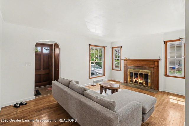1814 Sunnyside Avenue, Lansing, MI 48910