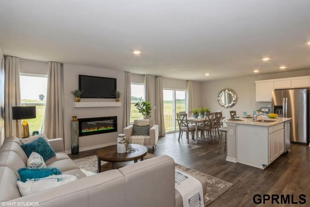 7013 N 136th Street, Omaha, NE 68142