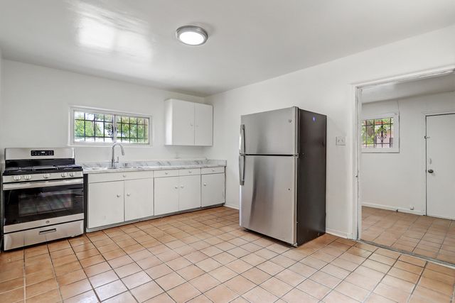 2560 Mervosh Avenue SW, Albuquerque, NM 87105