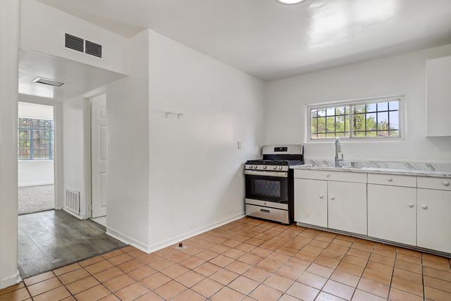 2560 Mervosh Avenue SW, Albuquerque, NM 87105