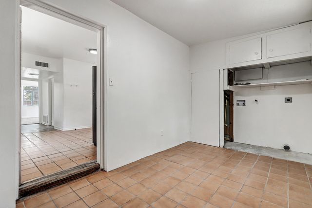 2560 Mervosh Avenue SW, Albuquerque, NM 87105