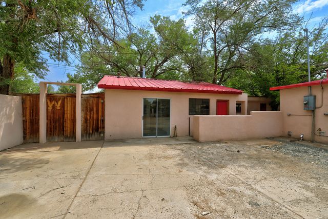 2560 Mervosh Avenue SW, Albuquerque, NM 87105