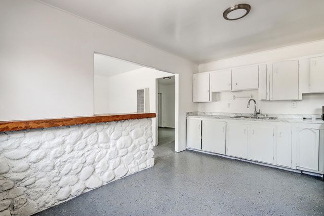 2560 Mervosh Avenue SW, Albuquerque, NM 87105