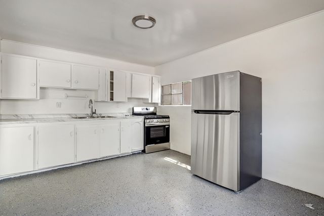 2560 Mervosh Avenue SW, Albuquerque, NM 87105