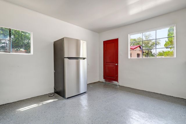 2560 Mervosh Avenue SW, Albuquerque, NM 87105