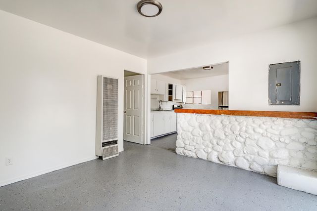 2560 Mervosh Avenue SW, Albuquerque, NM 87105