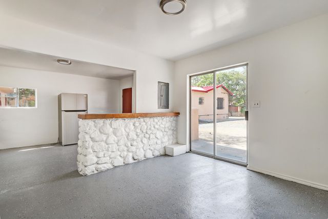 2560 Mervosh Avenue SW, Albuquerque, NM 87105