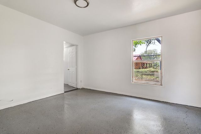 2560 Mervosh Avenue SW, Albuquerque, NM 87105