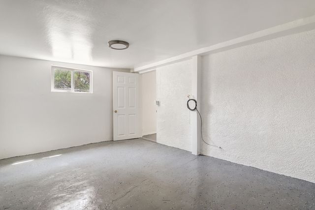 2560 Mervosh Avenue SW, Albuquerque, NM 87105