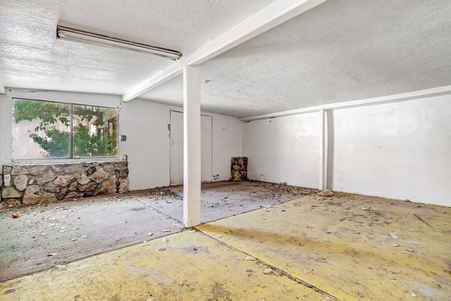 2560 Mervosh Avenue SW, Albuquerque, NM 87105